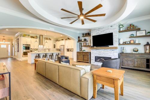 Atlanta House | West ATL Home with Great Outdoor Space 4 Mi to Dtwn