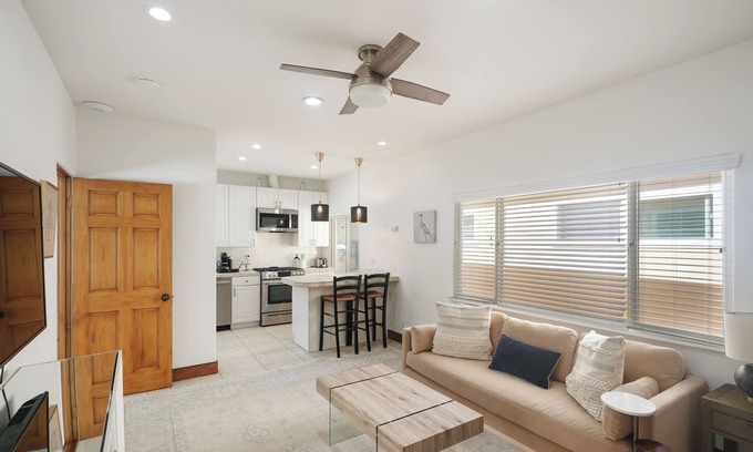 Santa Barbara Apartment | West Beach Apartment #10 — blocks to the Beach, Downtown State St. & Funk Zone