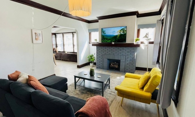 Cleveland Apartment | West Blvd Apartment for 4 and Pets Welcome