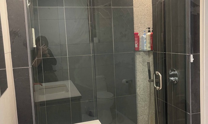 Mount Pleasant Villa | West Broadway guesthouse