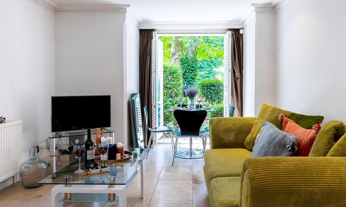 West Brompton Apartment | West Brompton apartment in Earl's Court with private terrace.