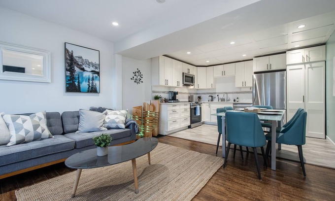 North Vancouver House | West Coast 3 Bedroom Garden Suite