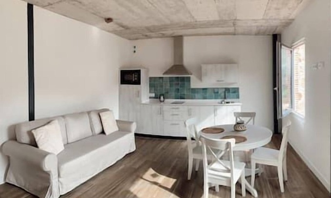 Orena Apartment | West Coast Apartment