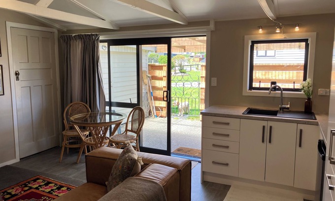 Ross Cottage | West Coast centrally located. 1 hour Greymouth north, Franz Josef 11/2 hr.south