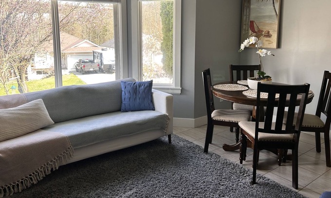 Guildford House | West coast Getaway 2 bedroom 1 bath