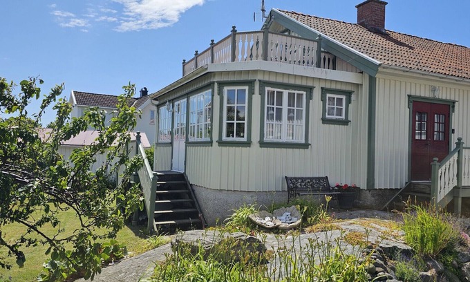 Edshultshall House | West Coast house 50m from the harbor in Edshultshall | SE09108