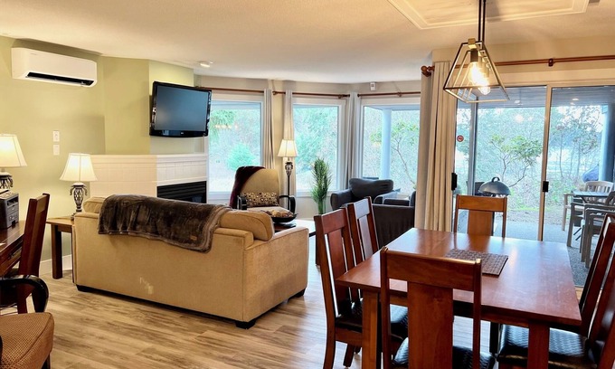 Regional District of Nanaimo Condo | West Coast Oasis ★ Oceanside ★ Full Kitchen ★ 2BD