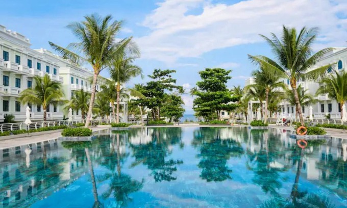 Duong To House | West coast Phu Quoc island 13BR Townhouse with Beach and swimming pools