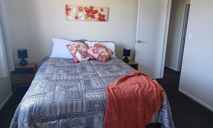 Te Kopuru House | West Coast Wonderland 4kms from Glinks Gully Dargaville.Modern home with views.