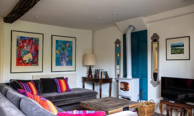 Dorchester House | West Cottage, Cerne Abbas Lane