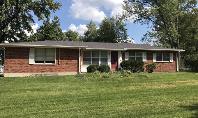 Des Peres House | West County Gem - Easy access to STL attractions!