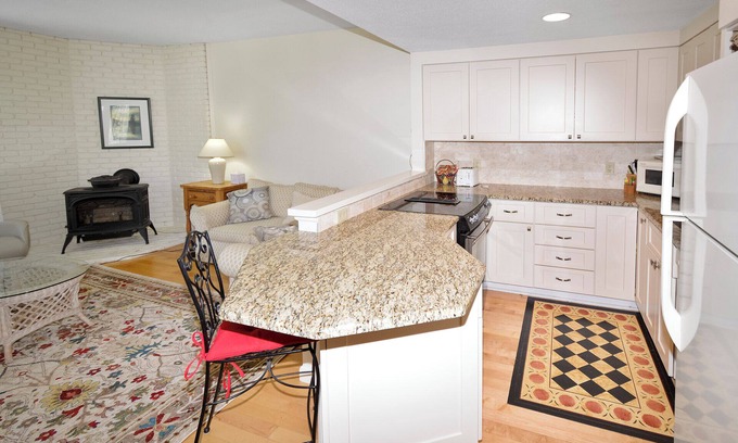 Grantham Condo | West Cove Condo in Eastman