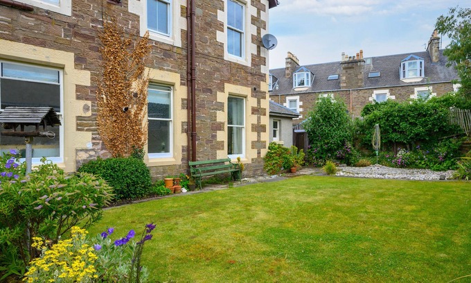 Broughty Ferry Cottage | West Deyne