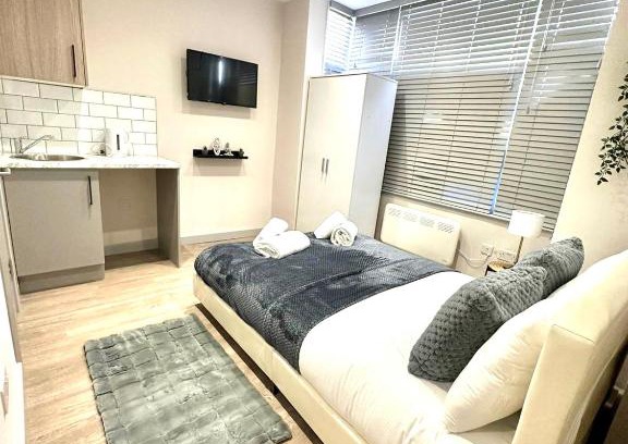 Yiewsley Bed & Breakfast | West Drayton Stays - St Stephens