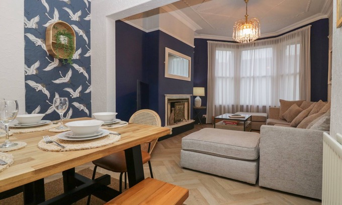 Morecambe House | WEST END BAY, pet friendly, character holiday cottage in Morecambe
