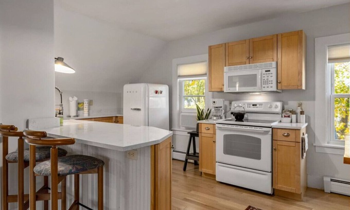 Portsmouth Apartment | West-End Gem 2BR Live like a Local in Portsmouth