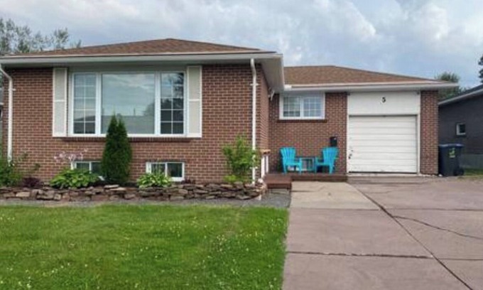 Algoma District House | West End Lodging n