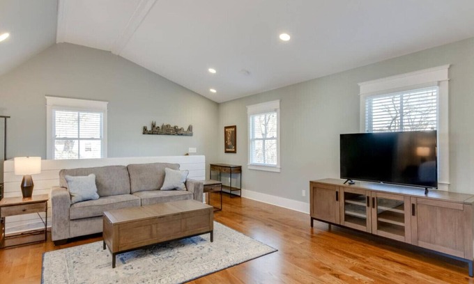Sylvan Park Apartment | West End Luxury - 30 Day Rental