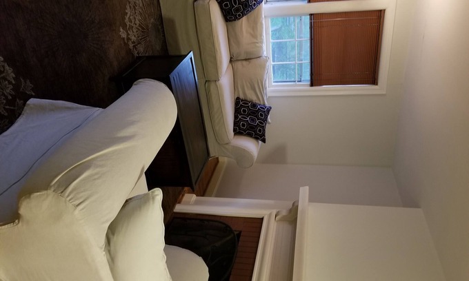 Green Hills House | West End Stay