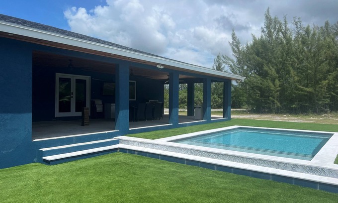 West End House | West Grand Bahama beautiful 4-bedroom house with boat dock and pool