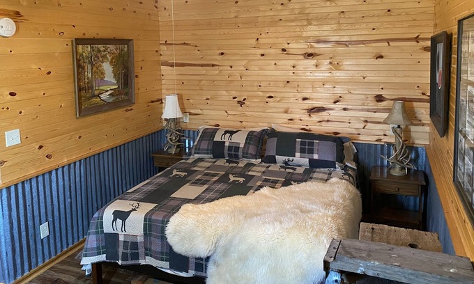 Oscar Cabin | West Haven Cabins - quiet country setting BLUE