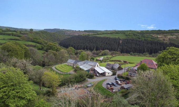 Hawkridge House | West Hollowcombe Farm Cottages - full site booking