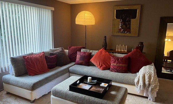 Tri-West Condo | West Hollywood Condo In the heart of West Holllywood! Walk to everything!