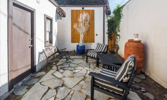 Melrose House | West Hollywood Little House with Backyard and Garage!