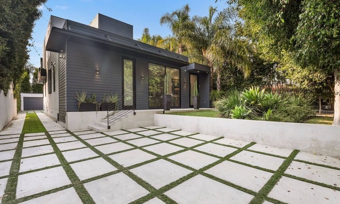 West Hollywood House | WEST HOLLYWOOD MODERN OASIS - Walk to dining & shopping. Gated. Private. Clean.