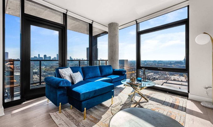 West Loop Apartment | West Loop Getaway: Balcony, Dining Steps, Quiet