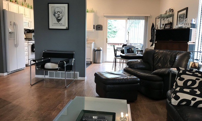 Millard House | West Omaha Townhome with a BIG feel! MONTHLY RENTAL ONLY, 31 night minimum!