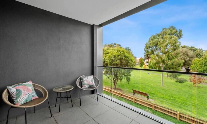 Geelong West Apartment | West Park Luxury in Geelong West