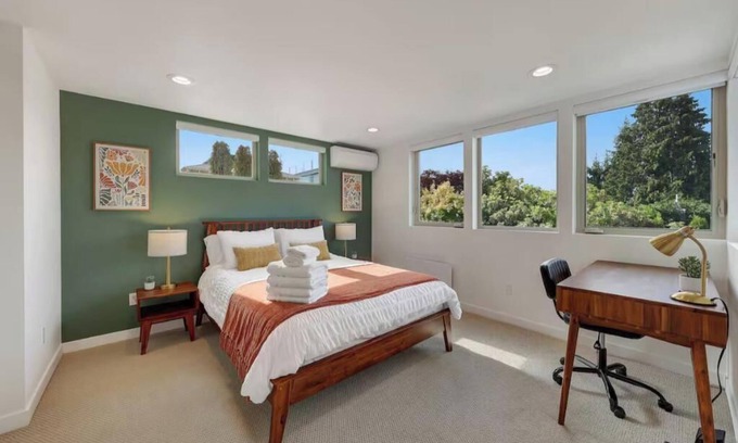 North Admiral House | West Seattle Getaway Near Alki Beach & Water Taxi