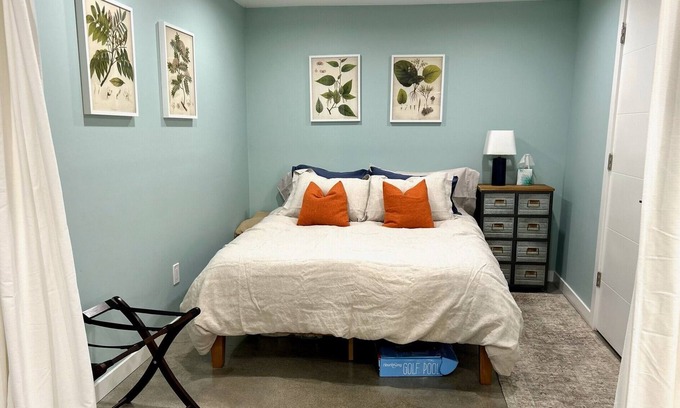 North Delridge Apartment | West Seattle Hideaway, 5 min from downtown/stadiums