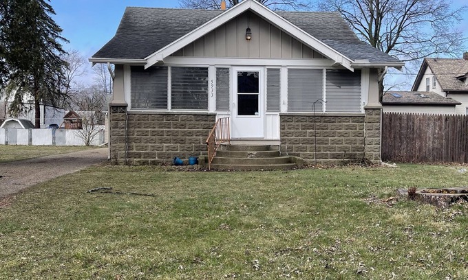 Bedford House | West Toledo Bungalow