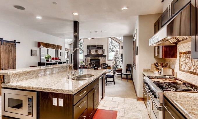 Highland Meadows House | West Vail Retreat | Hot Tub & Free Village Parking | 5 Mins to Mountain
