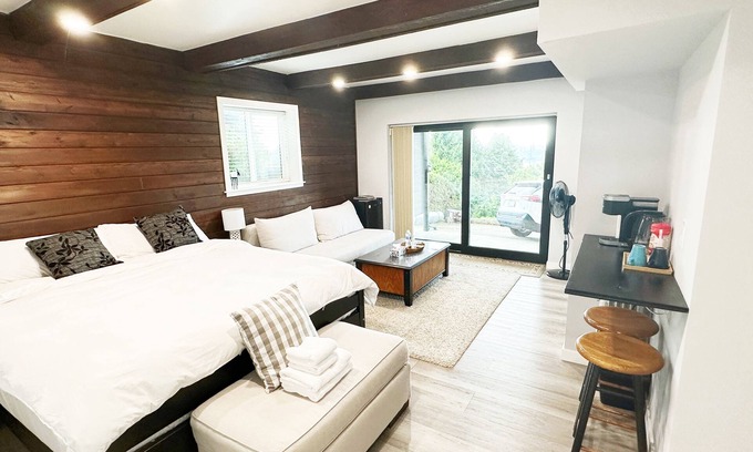 West Vancouver House | West Vancouver · Landmark View · Prime Location · 1BR Private Suite