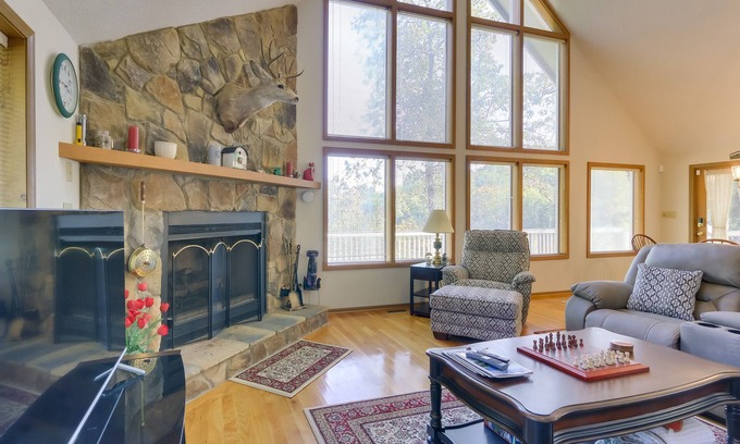The Woods House | West Virginia Home w/Deck on Golf Course