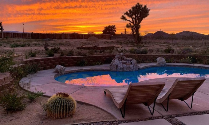 Yucca Valley House | West & Wild Yucca | Hip Modern | Pool | Sleeps 10