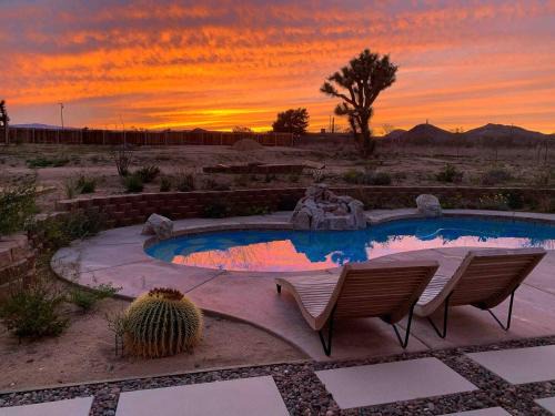 Yucca Valley House | West & Wild Yucca Hip Modern Pool Sleeps 10