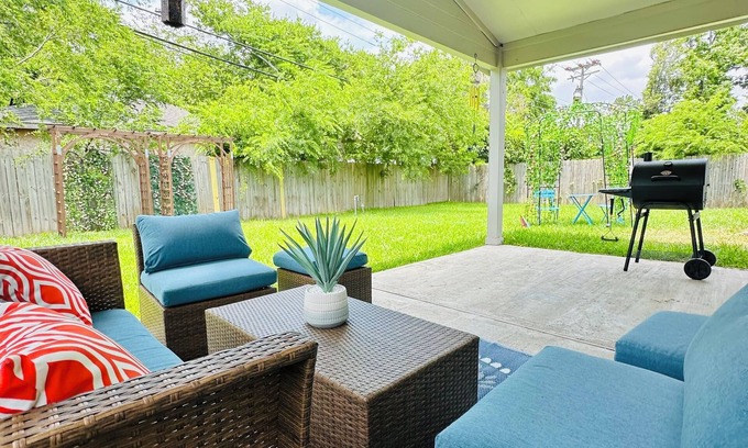 Westbury House | Westbury Getaway- PoolTable, Patio, &Grill- 4BD/3.5BA