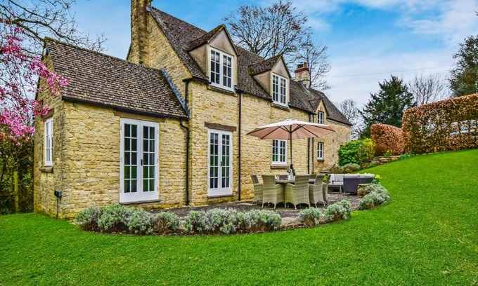 Cockleford House | Westerleigh Cottage