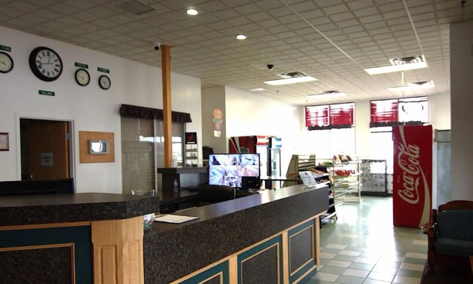 Killam Hotel | Western Budget Plus Killam Krossing
