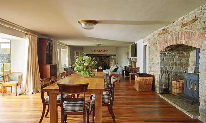 Christchurch Other | Western Farmhouse