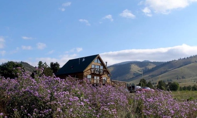 Eagle Nest House | Western Ranch for Weddings, Retreats, Reunions. Two lodging units on 40 acres.