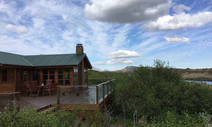 Borgarnes Cottage | Western region. Luxorious riverside Cottage with Hot tub In Western Iceland