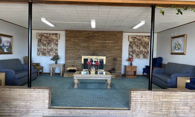 Clarendon Hotel | Western Skies Motel