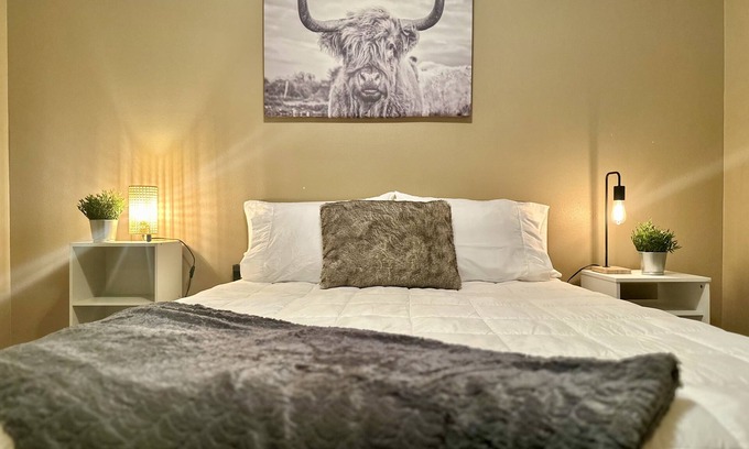 Eagle Pass Apartment | Western Style - 2 bed/1 bath - RATED 5 STARS