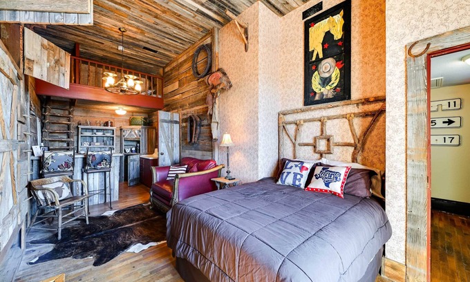 Decatur Apartment | Western-Themed Decatur Studio on Main Street!