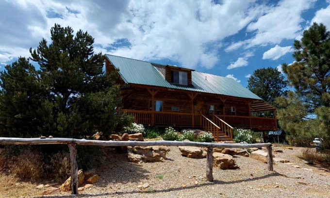 Monticello Resort | Western Town Retreat